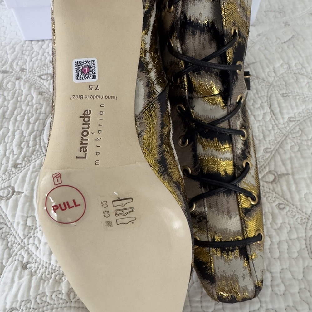 Larroudé x Markarian Alexis Boot In Floral Embroidery Gold Fabric - Picture 4 of 5